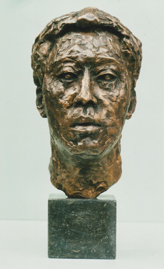 Portret Robert Hallatu, galeriehouder brons hoogte 45 cm